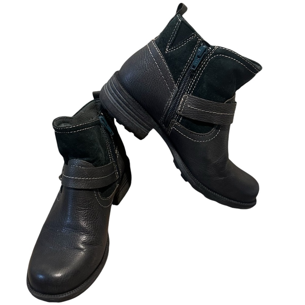Women’s pine green leather earth origins Paris booties